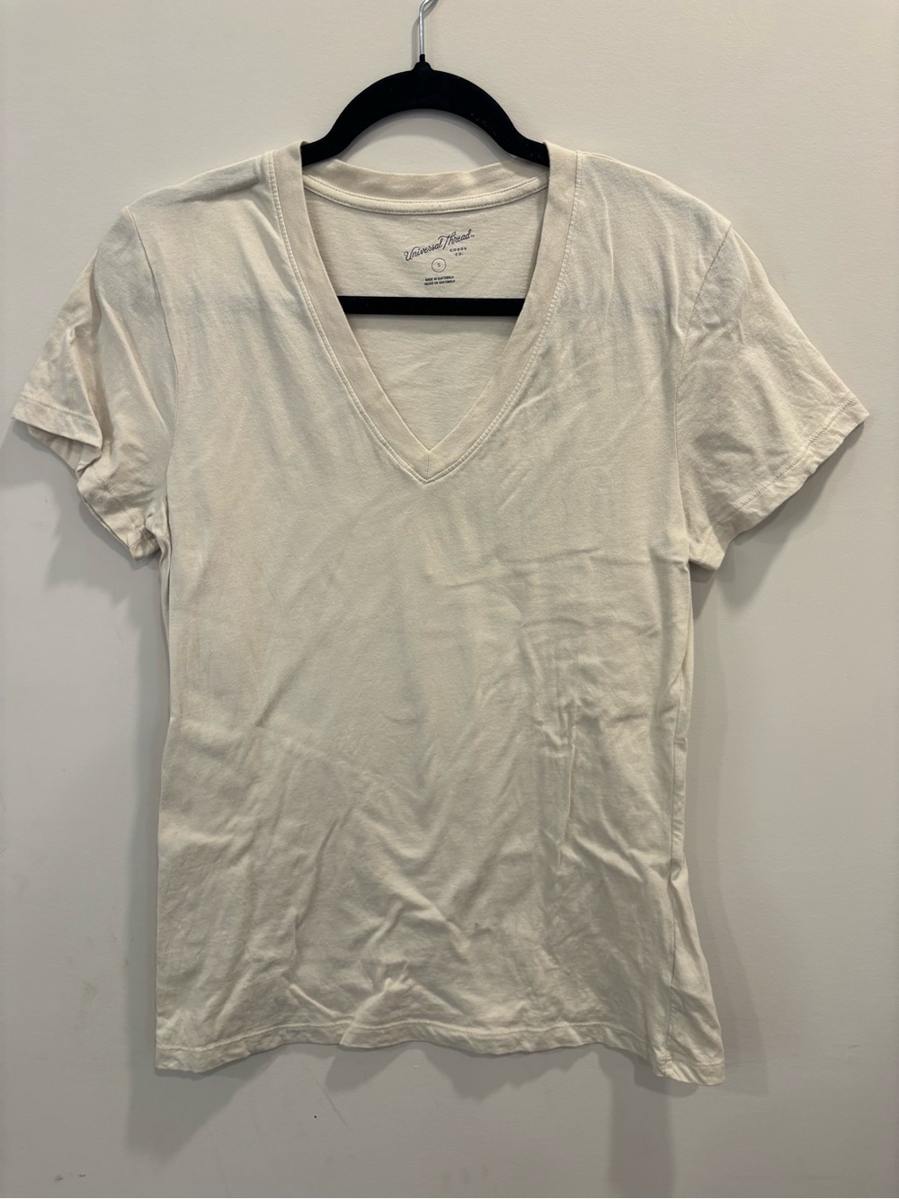 Universal Thread Men’s Cream V-Neck Tee